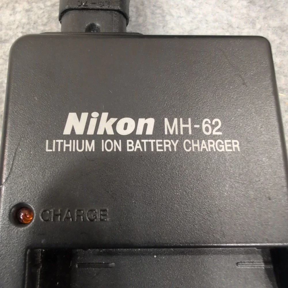 Nikon MH-62 Battery Charger for EN-EL8 Lithium Ion‎ Rechargeable Batteries OEM